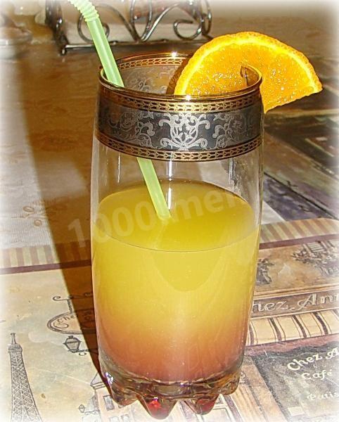 Коктейль с текилой, апельсиновым соком и сиропом