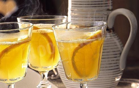 Глинтвейн с апельсином, лимоном, белым вином и корицей
