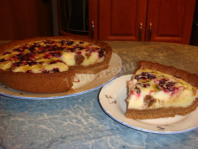 Пирог с ягодно-сметанным кремом