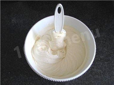Густой крем для торта из вермишели со сметаной
