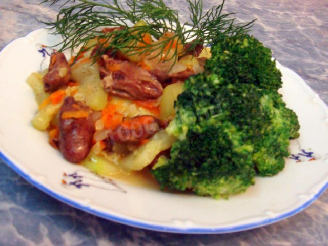 Куриные сердечки с овощами, жареные на сковороде