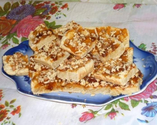 Печенье на маргарине с повидлом и грецкими орехами