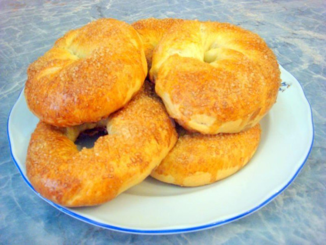 Сдобные булочки с коричневым сахаром на завтрак